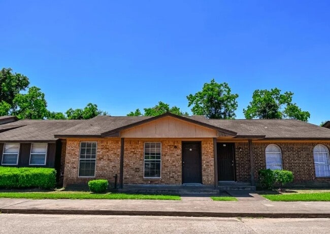 Building Photo - 20598 Pine Island Rd