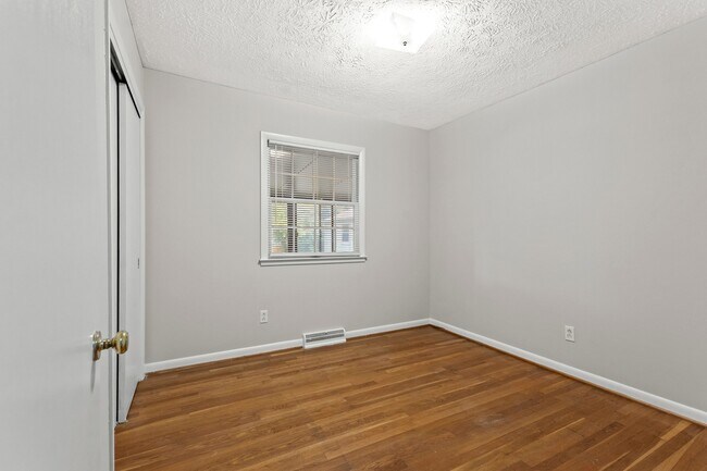 Building Photo - 2125 Talisman Rd