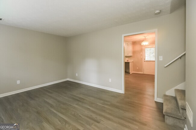Building Photo - 7548 Colonial Ct