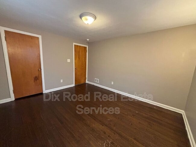 Building Photo - 1670 Darst Ave