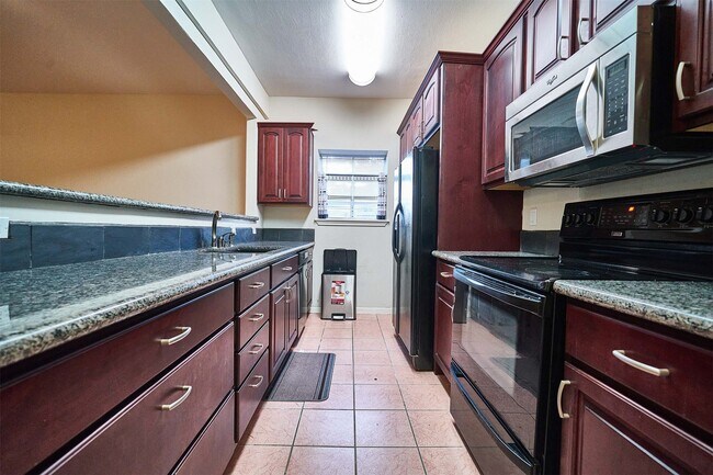 Building Photo - 2816 Holly Hall St