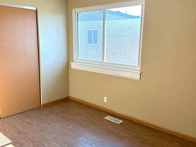 Building Photo - 309 Biggs Dr