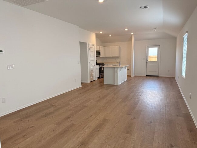 Building Photo - Brand New!! Cute 3 bed, 2 bath in Redstone Ranch