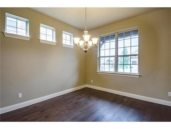 Building Photo - 10671 Villanova Dr