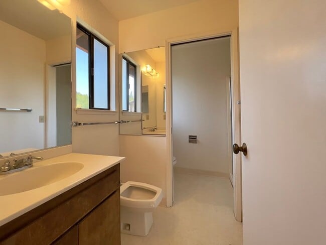 Building Photo - Spacious Three Bedroom Calistoga Home