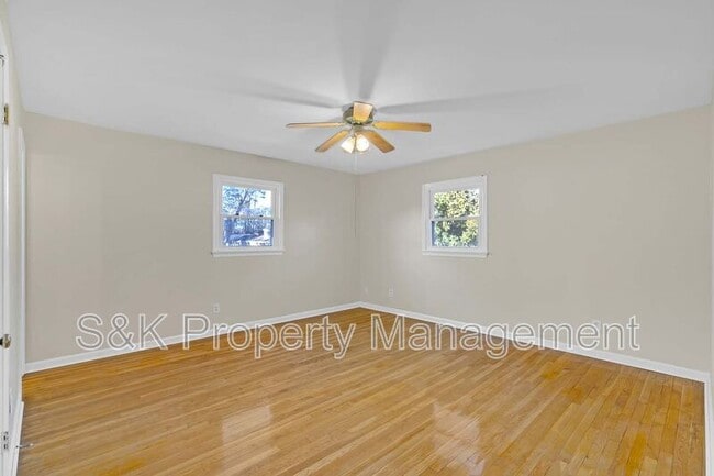 Building Photo - 350 Hughes Dr
