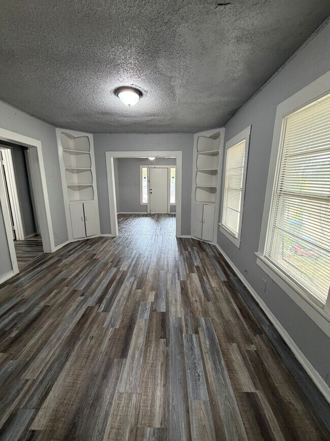 Building Photo - Charming 2 Bedroom Home for Rent in Como – Fort Worth, TX 76107
