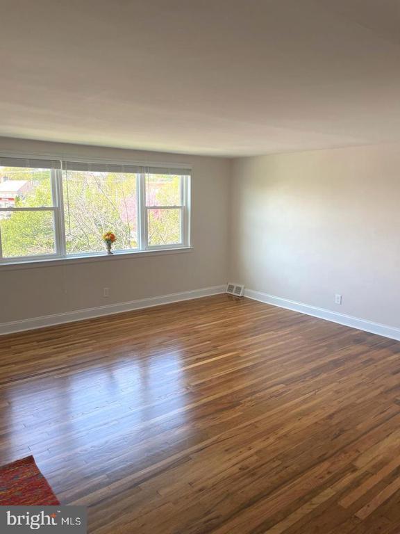 Building Photo - 104 Clement Rd