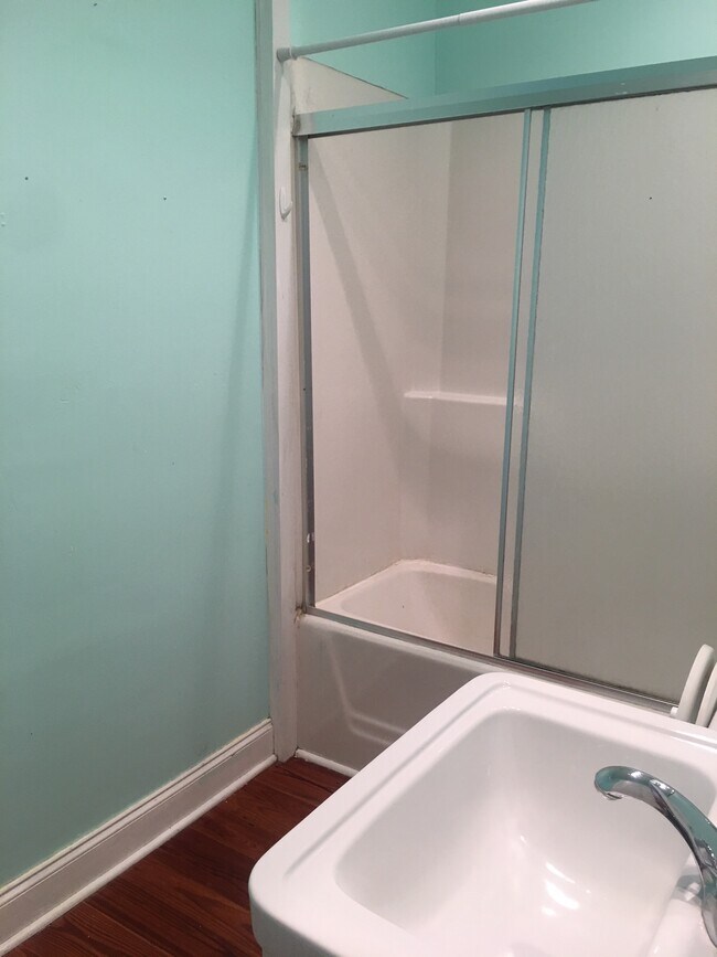 Building Photo - 17 Felix St