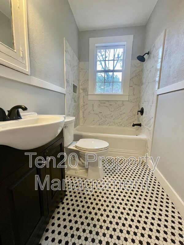 Building Photo - 1223 Owsley Ave