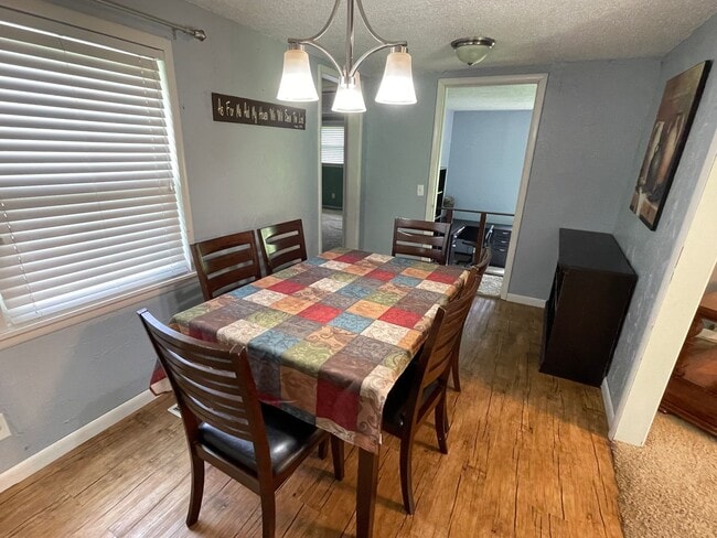 Building Photo - 3 Bedroom 1 Bathroom House Stilwell, OK