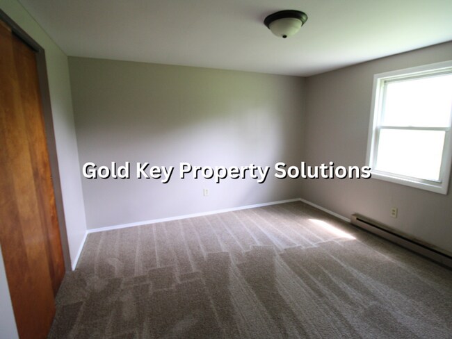Building Photo - 9801 S Rinker-701/703 W Malissa