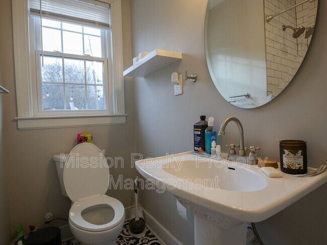 Building Photo - 3409 Idlewood Ave