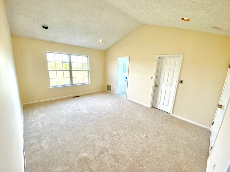 Master Bedroom - 67 Balboa Ln