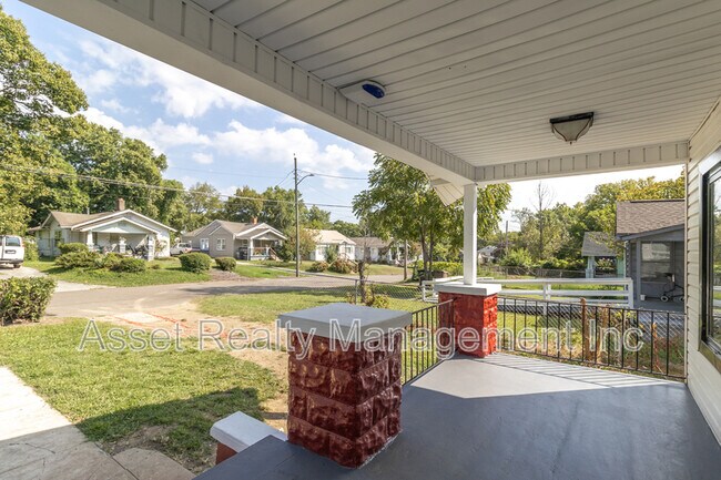 Building Photo - 3928 Porter Ave