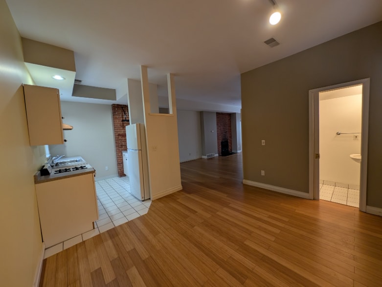 Building Photo - 158 Park St