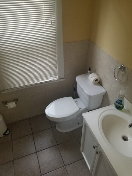 Building Photo - 4 E Broad St