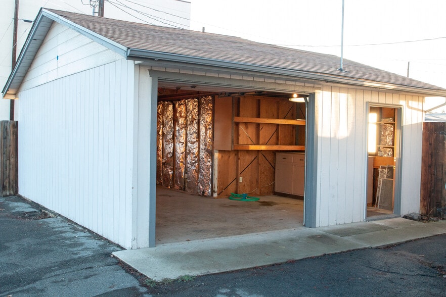 Garage - 124 E Orchard Ave