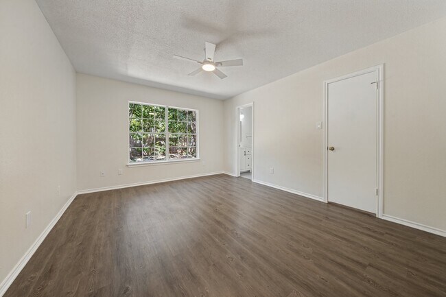 Building Photo - 9814 Alisa Brooke