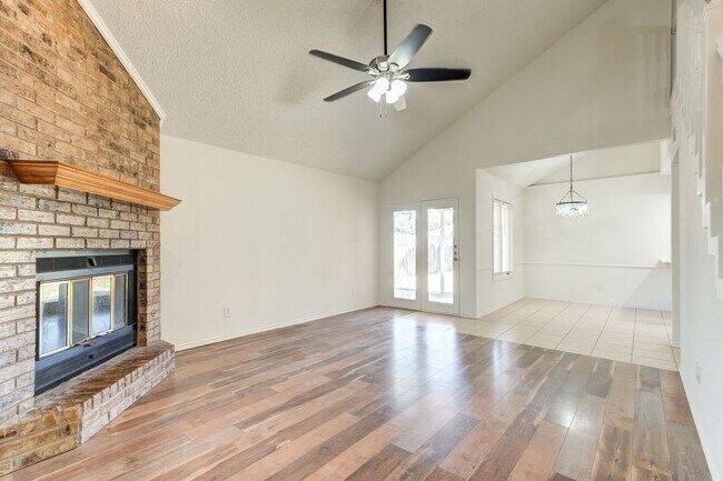 Building Photo - Frenship 2 Story Home