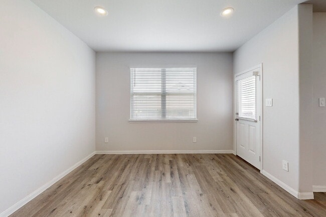 Building Photo - 968 Rice Dr