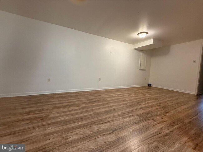 Building Photo - 828 Chanticleer