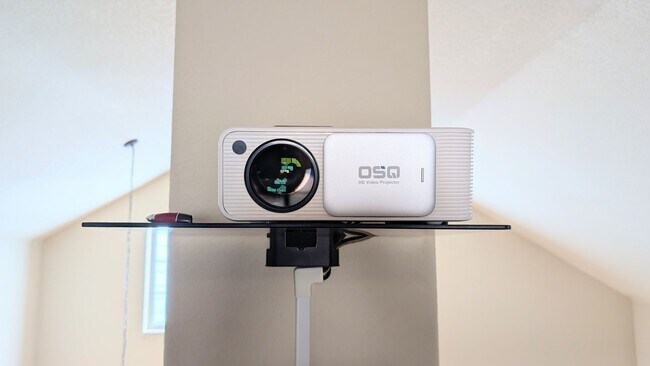 Building Photo - Beautiful Executive Rental in West Sacramento!