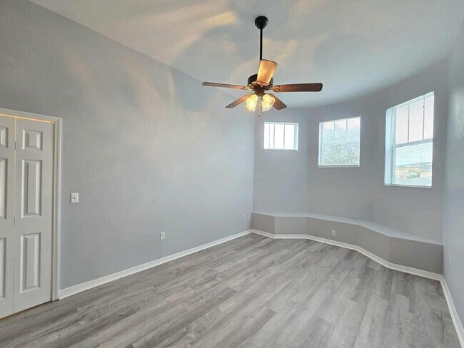 Building Photo - 3840 Serenade Ln