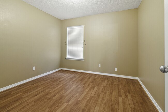 Building Photo - 9534 Laa Ln Ct