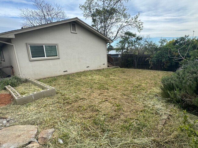 Building Photo - Avail 11/7. Nicely Updated Home in Downtow...