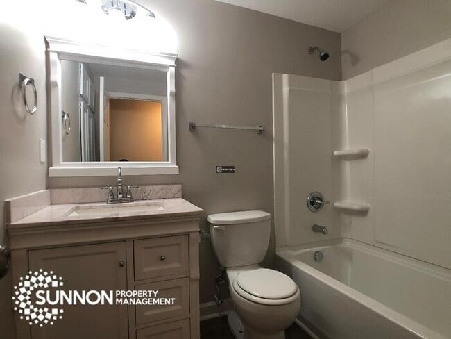 Building Photo - 4BR 2BA Renovated to perfection!