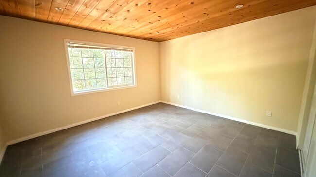 Building Photo - 52830 Pine Cove Rd
