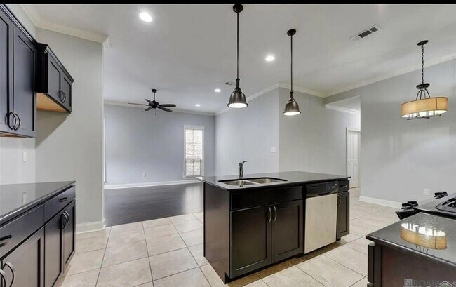 Building Photo - 7853 Seville Ct