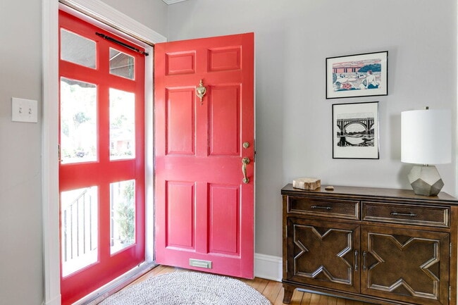 Building Photo - 5000 Bromley Ln