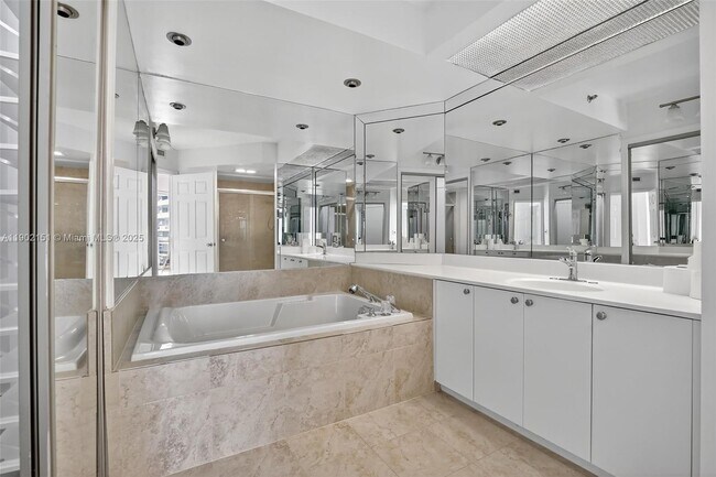 Building Photo - 20185 E Country Club Dr