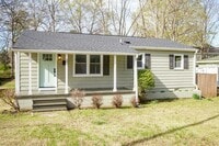 Building Photo - Three Bedroom Home!