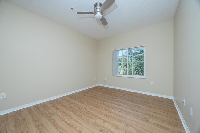Building Photo - 550 Florida Club Blvd