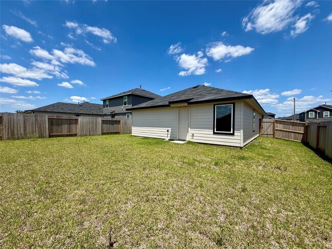 Building Photo - 40839 Hawthorne Glades St