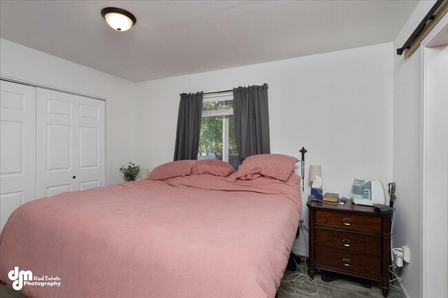 Building Photo - Cozy 3 bedroom 2 bath home w/ fully fenced...