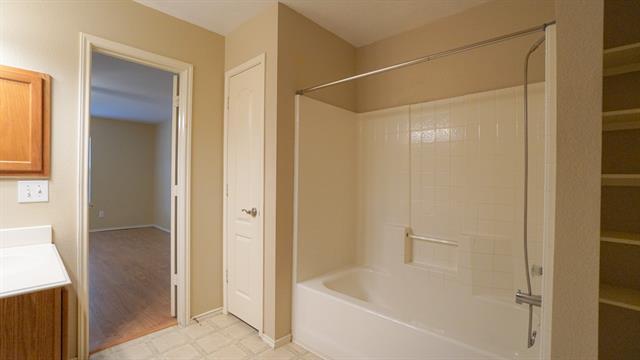 Building Photo - 2110 Rose May Dr