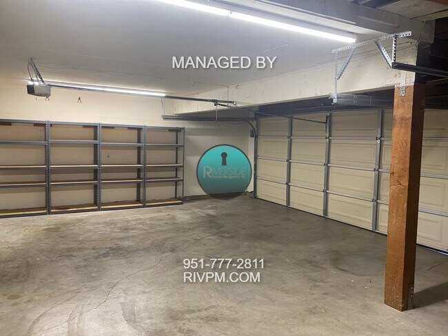 Building Photo - Beautiful 4-bedroom, 3-bathroom home located in the highly desirable Canyon Crest neighborhood.