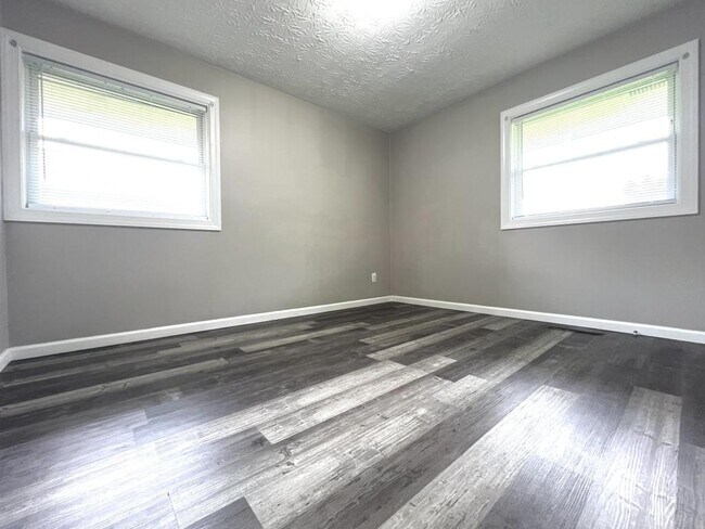 Building Photo - 77 Brookhaven Dr