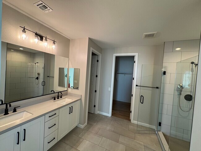 Building Photo - 1928 W Chisum Trl