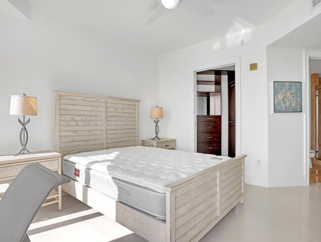 Building Photo - 2700 N Ocean Dr