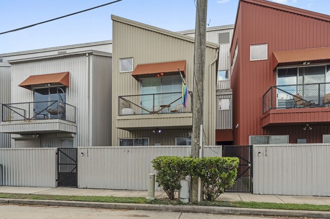 Building Photo - 1215 Arthur St