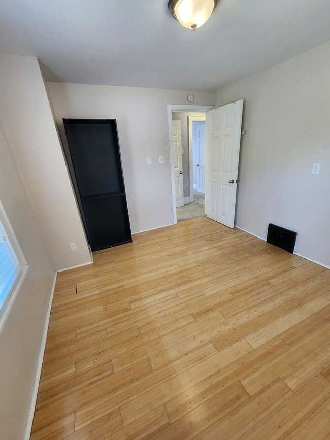 Building Photo - 97 E Emerling Ave