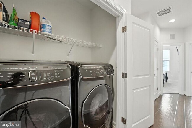 Building Photo - 610 Watermans Dr