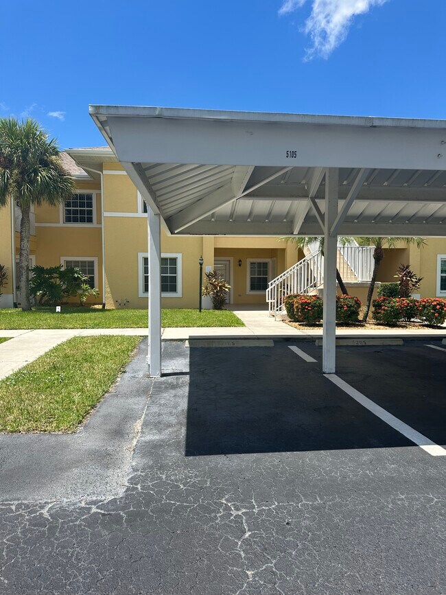 Building Photo - 1235 Saxony Cir