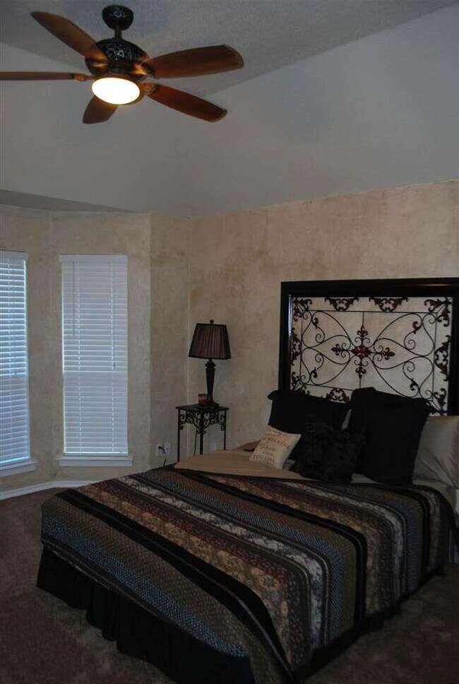 Building Photo - VIEW NOW/COMING SOON - Charming 3 Bed Home in NRH | Open Kitchen + Spacious Backyard