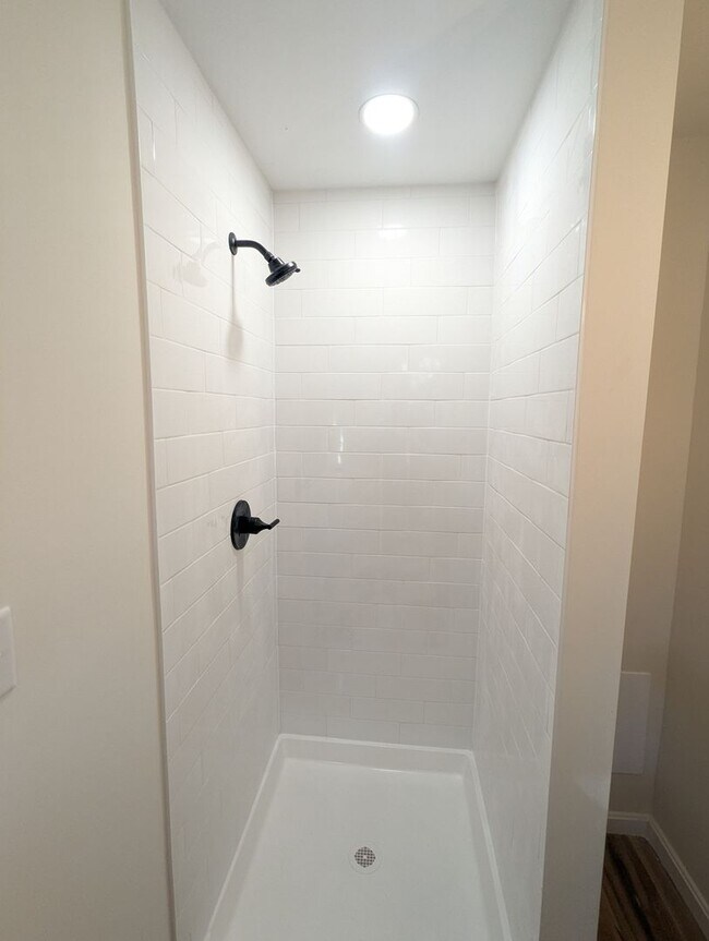 Building Photo - 7122 Collinsworth Pl